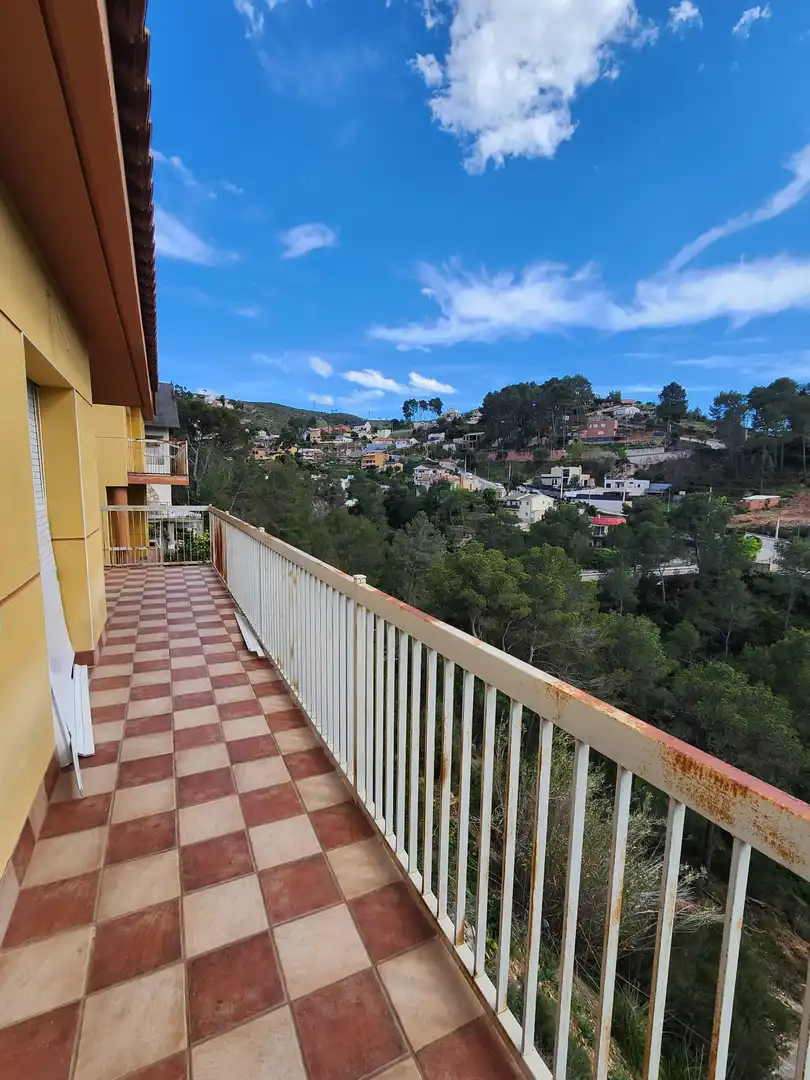Casa adosada en venta en Avinguda dels Païssos Catalans, Vallirana