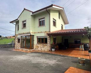 Vista exterior de Casa o xalet en venda en Castrillón amb Calefacció i Terrassa