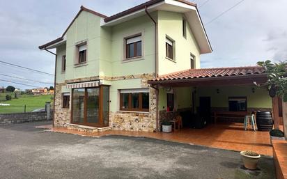 Vista exterior de Casa o xalet en venda en Castrillón amb Terrassa