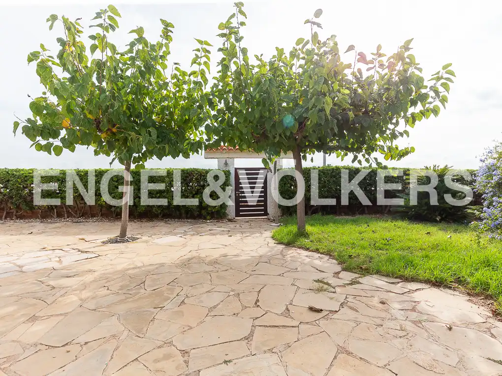 Vista exterior de Casa o xalet en venda en Vinaròs amb Calefacció, Jardí privat i Terrassa