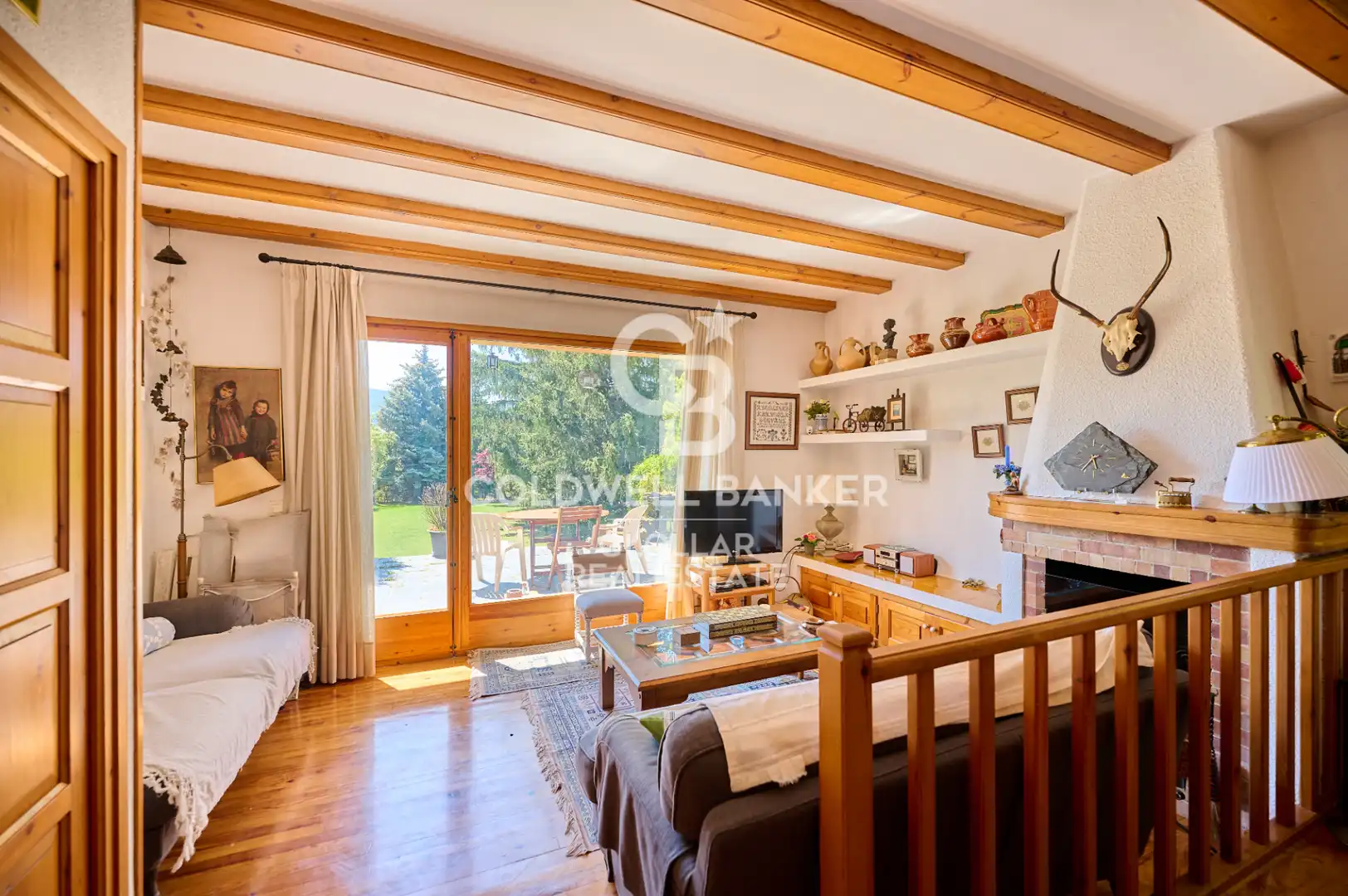 Sala d'estar de Casa adosada en venda en Llívia amb Calefacció, Parquet i Terrassa