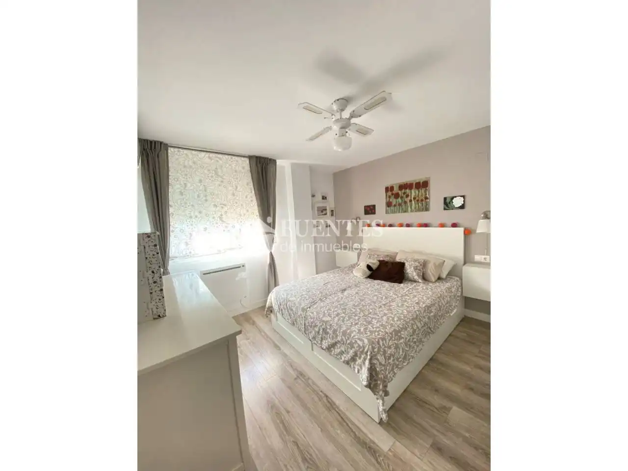 Habitación de Piso en venta en Alicante / Alacant con Aire acondicionado, Terraza y Piscina comunitaria