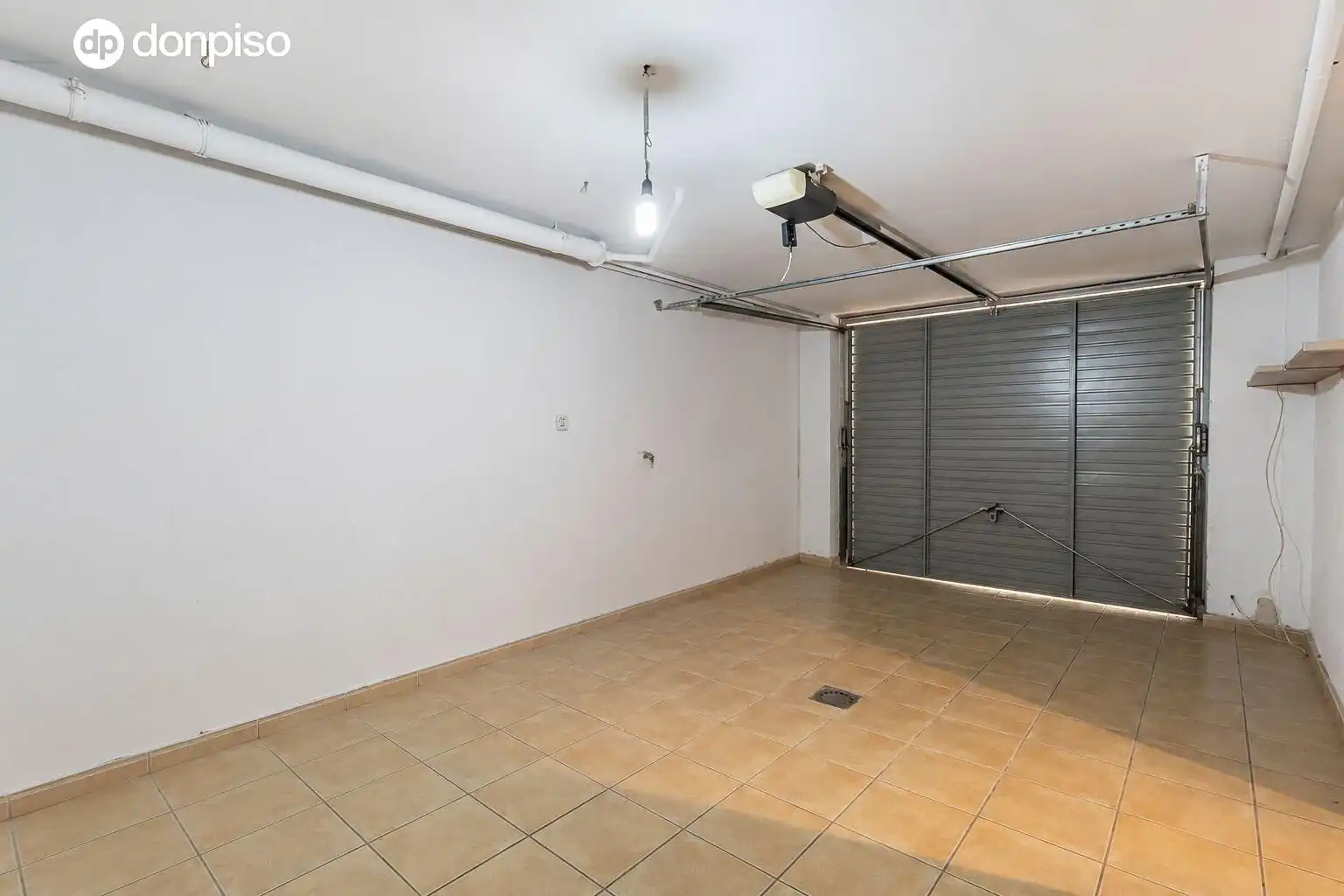 Casa adosada en venta en Jun con Calefacción, Terraza y Trastero