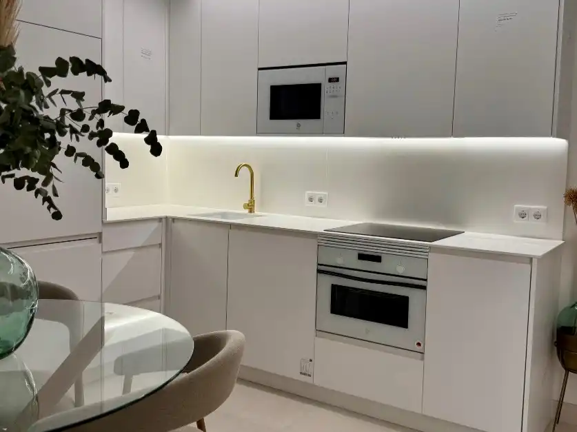 Flat to rent in Avenida Sánchez pizjuan 6, imagen 2