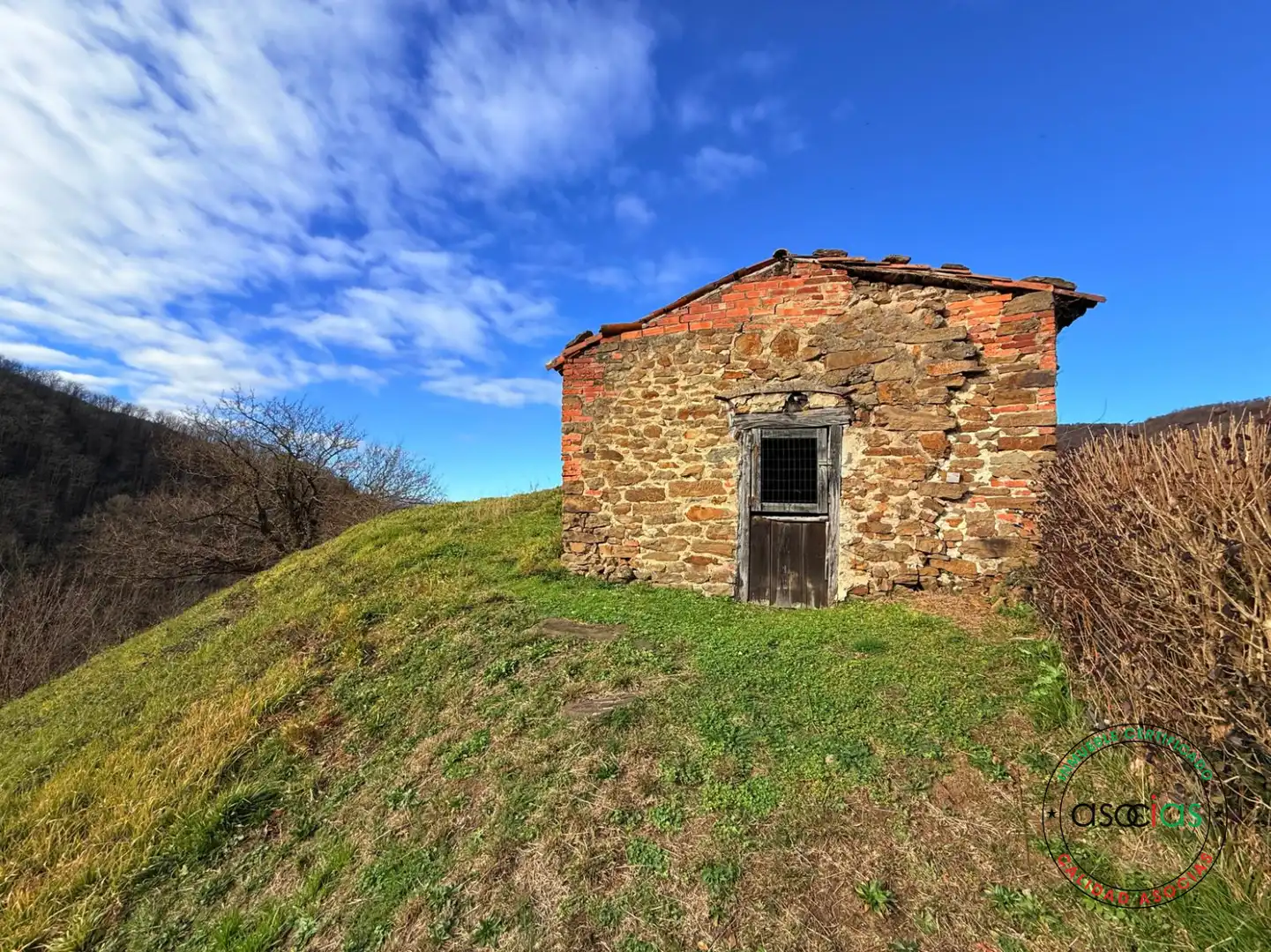 Außenansicht von Einfamilien-Reihenhaus zum Verkauf in Mieres (Asturias) mit Heizung, Möbliert und Balkon