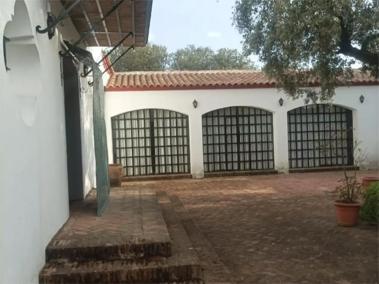 Vista exterior de Pis en venda en Alanís amb Jardí privat, Piscina i Moblat