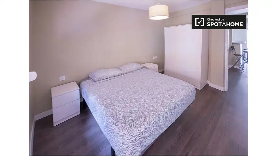 Habitación de Piso de alquiler en Valencia con Aire acondicionado, Calefacción y Amueblado