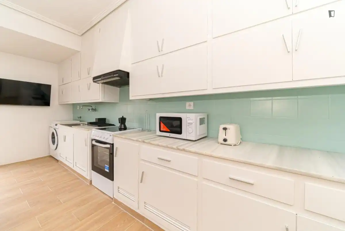 Cocina de Apartamento para compartir en Elche / Elx con Amueblado, Lavadora y Microondas