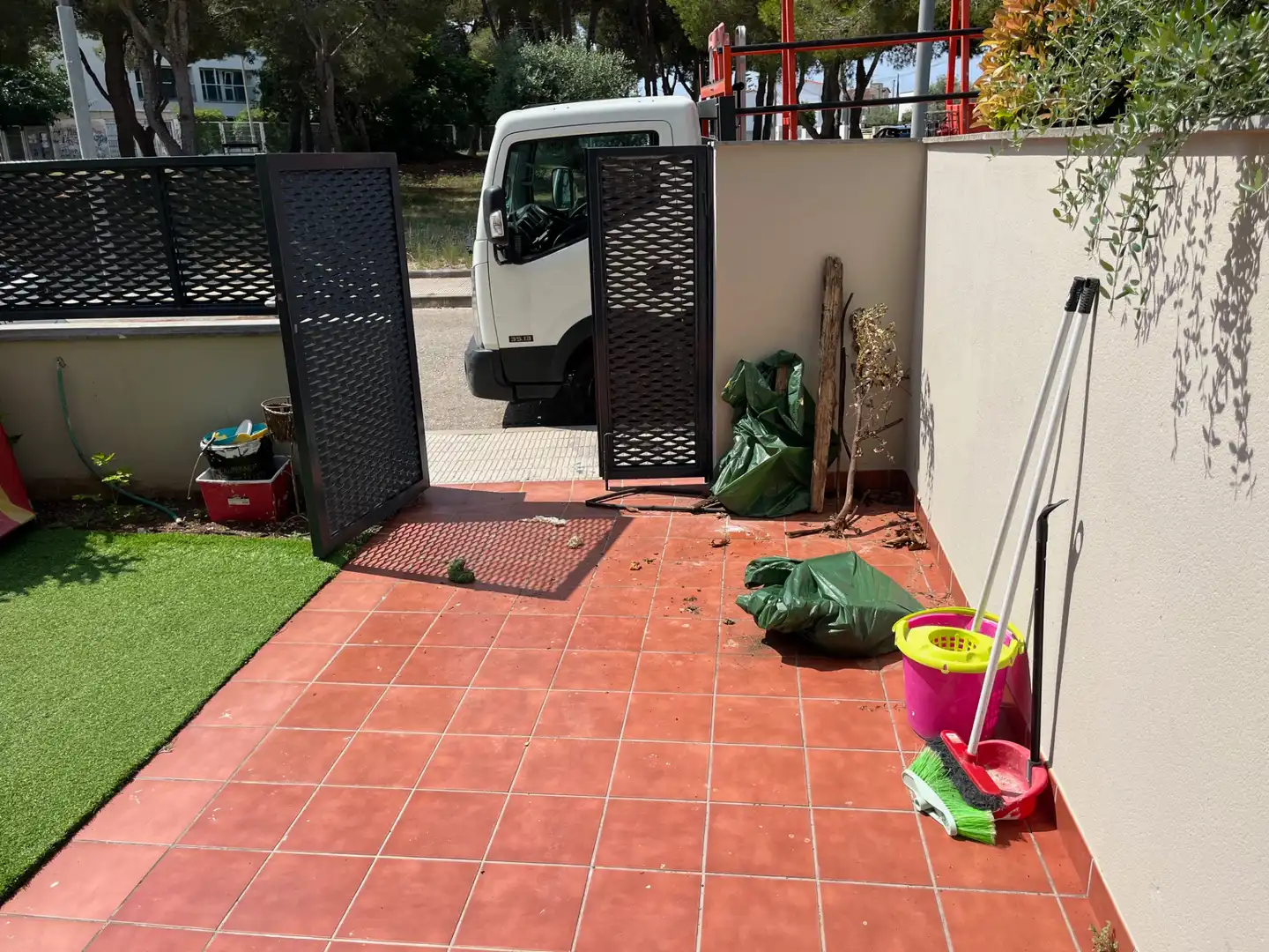 Jardí de Casa adosada en venda en Torredembarra amb Calefacció, Terrassa i Moblat