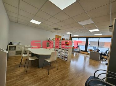 Ufficio con ascensore in vendita a Carrer d'Orient 78