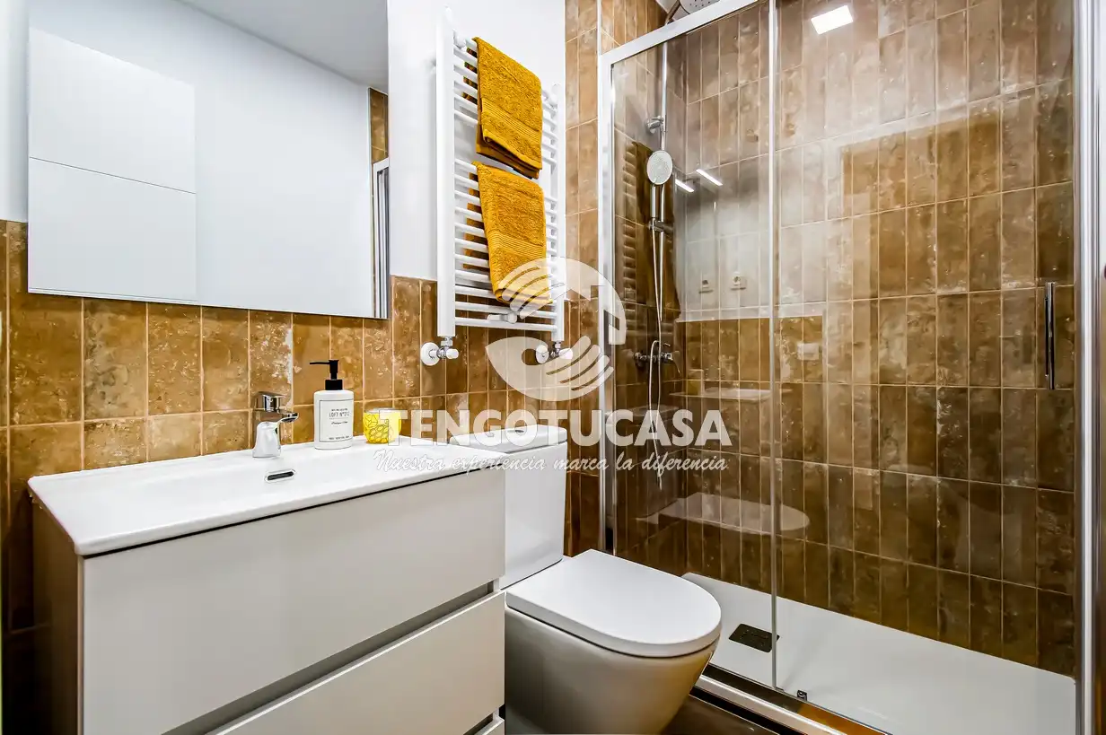 Badezimmer von Wohnung zum Verkauf in Madrid mit Klimaanlage, Heizung und Terrasse