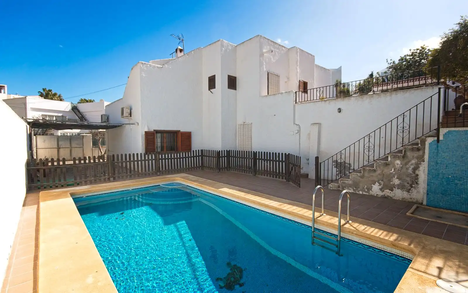 Casa amb piscina en venda a Calle Pintor Morales 20