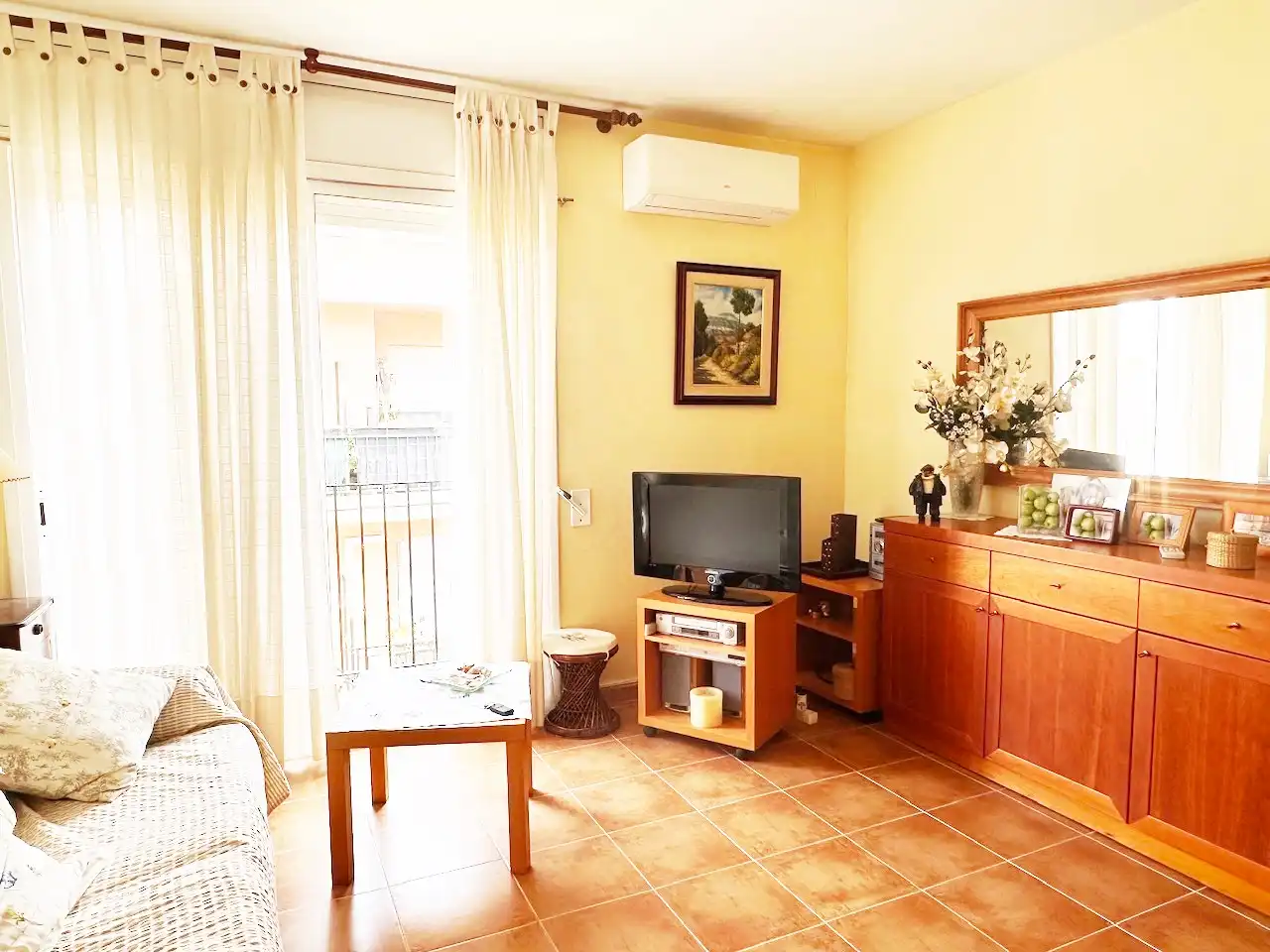 Sala de estar de Piso en venta en Palamós con Aire acondicionado, Amueblado y Balcón