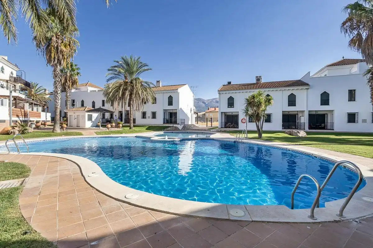 Casa a schiera con piscina in vendita a Calle oxford