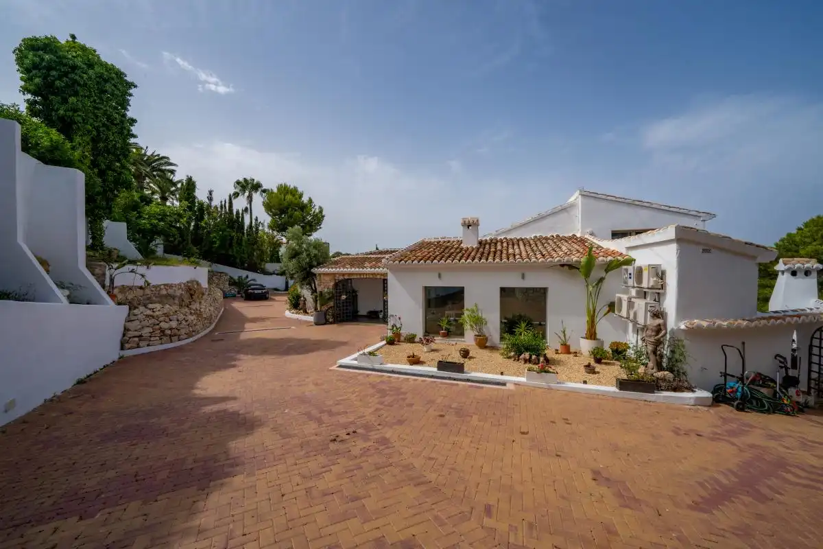 Vista exterior de Casa o xalet en venda en Jávea / Xàbia amb Aire condicionat, Calefacció i Jardí privat