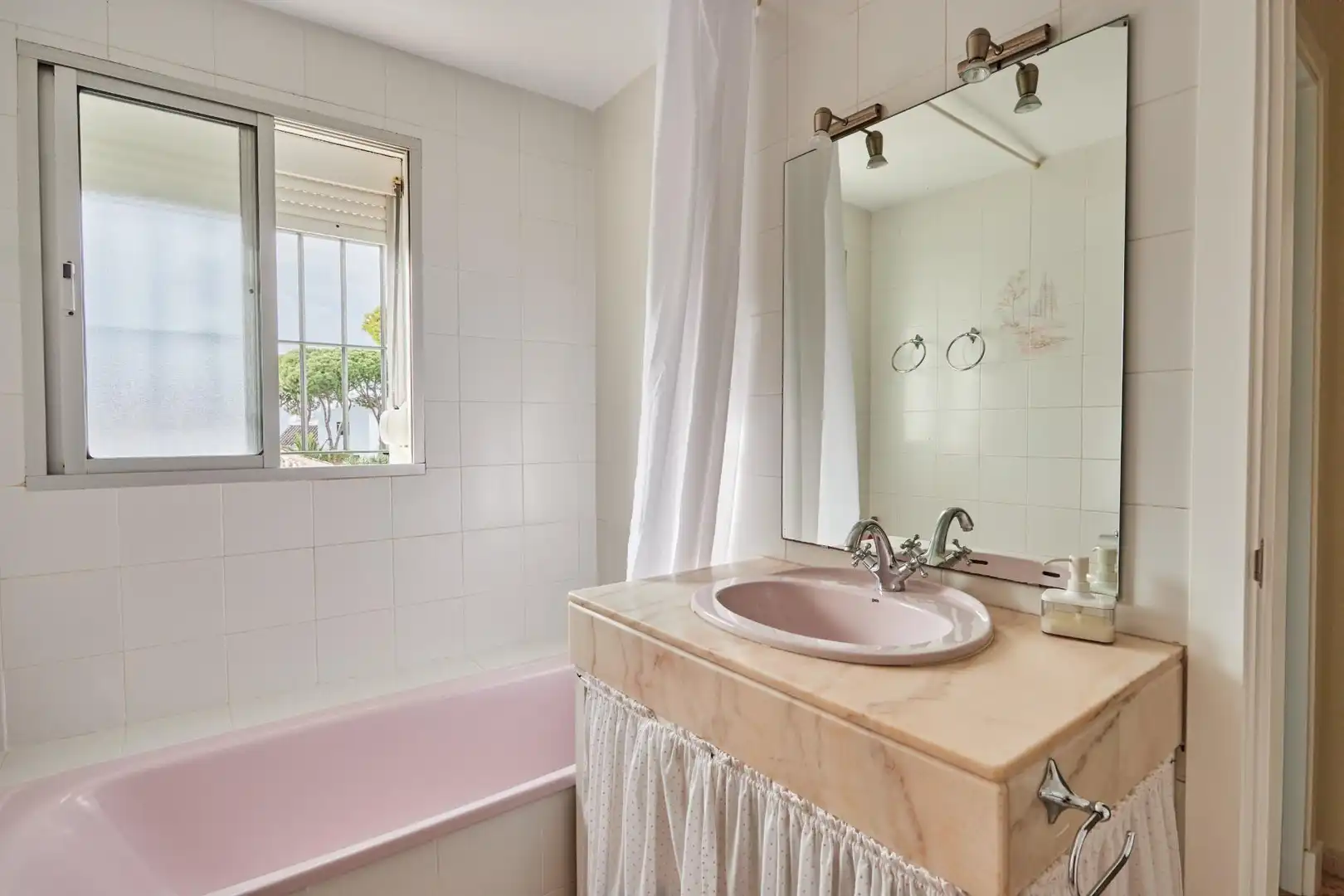 Bany de Casa o xalet en venda en El Puerto de Santa María amb Jardí privat i Piscina comunitària