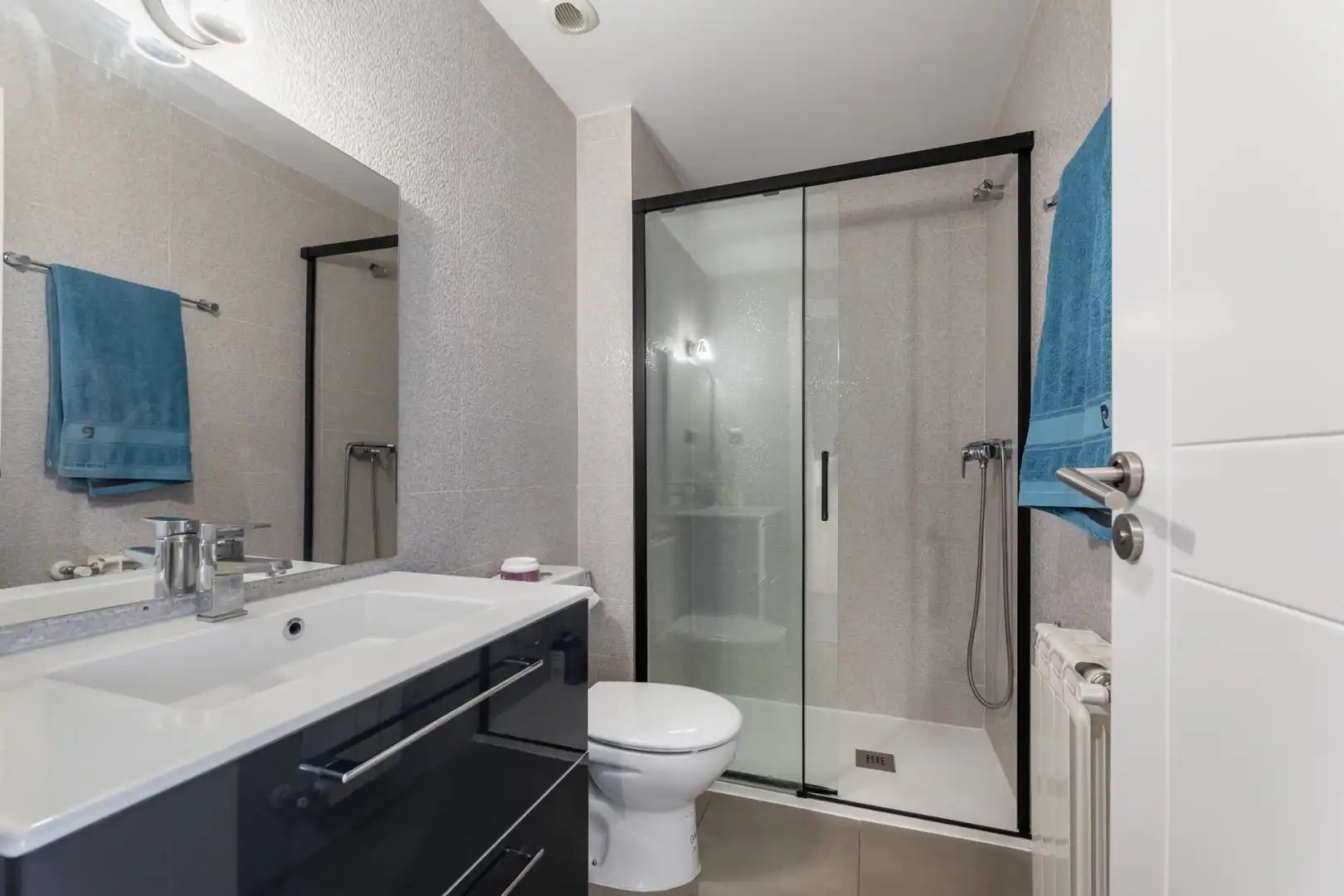 Baño de Casa adosada en venta en Navalcarnero con Calefacción, Jardín privado y Piscina