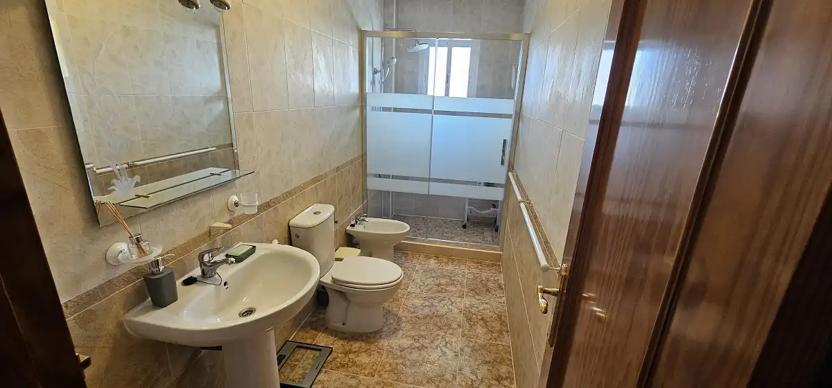 Baño de Dúplex en venta en Orihuela con Terraza, Piscina y Amueblado