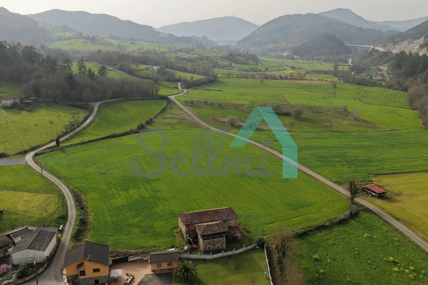 Casa o xalet en venda a Llamas, Salas