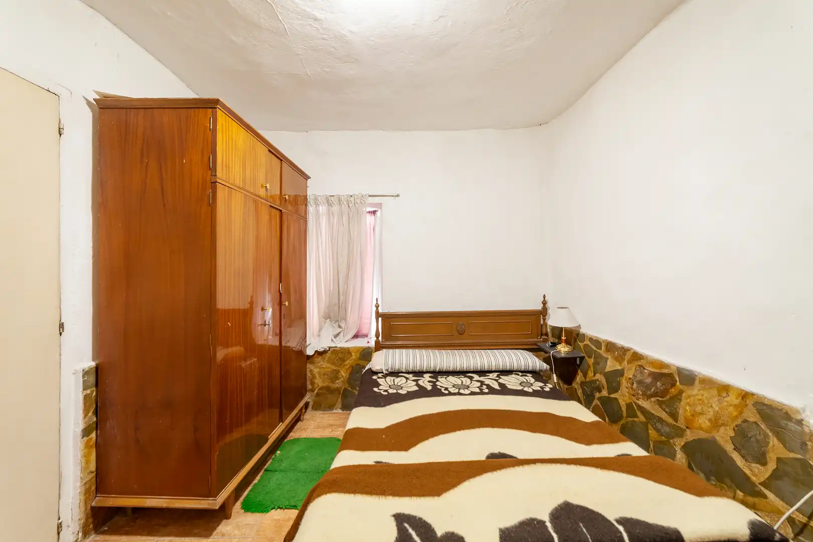 Dormitori de Casa o xalet en venda en Venta del Moro amb Terrassa, Moblat i Rentadora