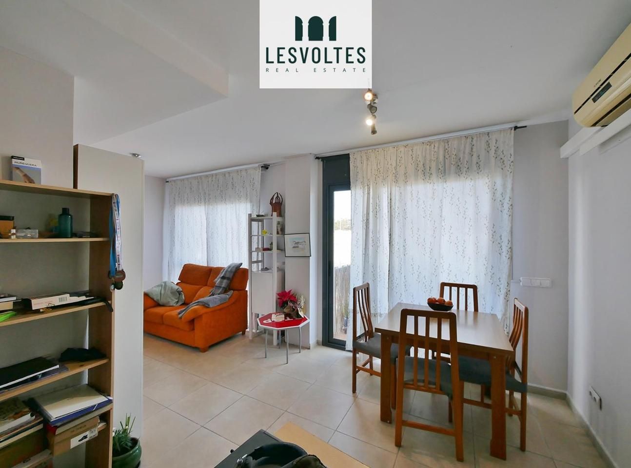 Sala de estar de Piso en venta en La Bisbal d'Empordà con Aire acondicionado, Calefacción y Balcón