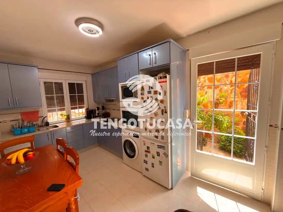 Cocina de Casa o chalet en venta en Bargas con Aire acondicionado, Calefacción y Jardín privado