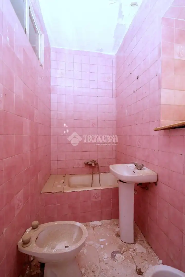 Badezimmer von Einfamilien-Reihenhaus zum Verkauf in Linares