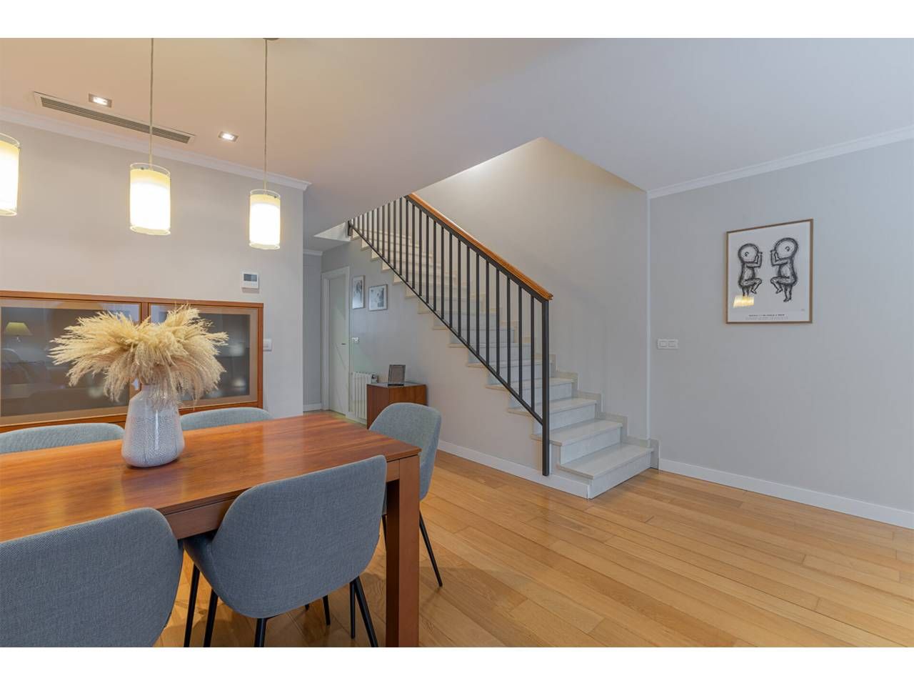 Menjador de Casa adosada en venda en Silla amb Calefacció i Terrassa