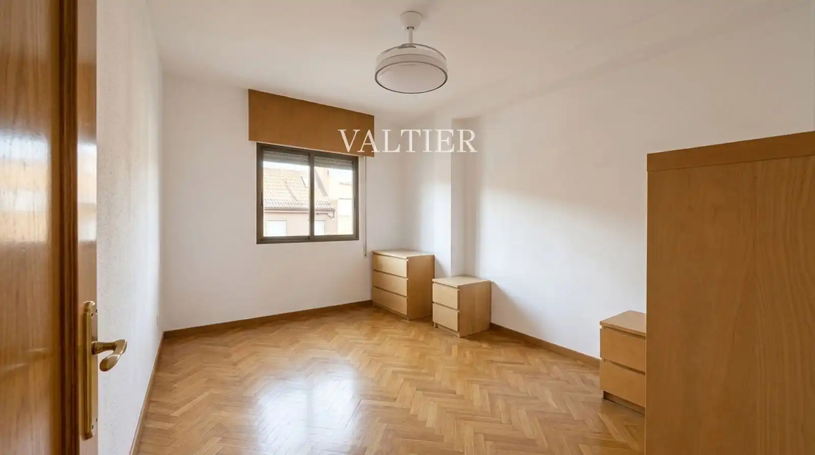 Attic for rent in DE GABRIEL DÍEZ, Cuatro Caminos - Azca