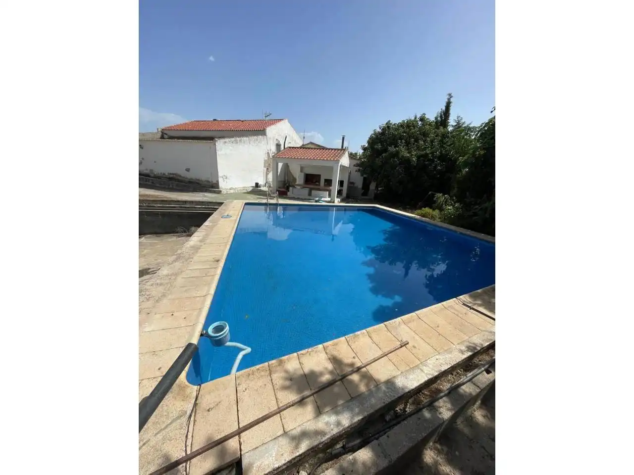 Piscina de Casa o xalet en venda en Baza amb Moblat