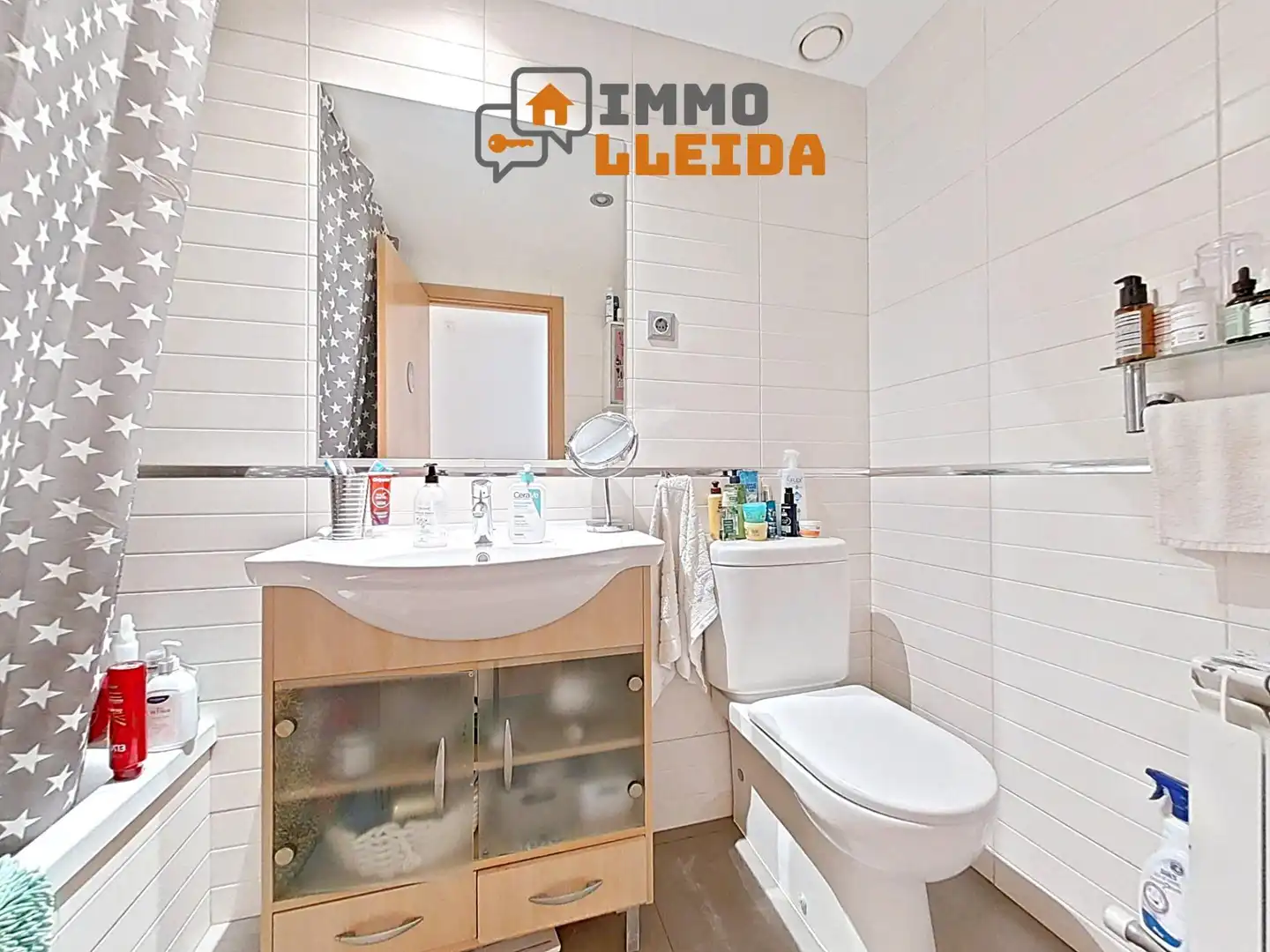 Außenansicht von Wohnung zum Verkauf in Lleida mit Klimaanlage, Heizung und Privatgarten