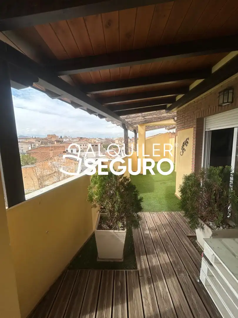 Terraza de Ático de alquiler en Las Gabias con Calefacción y Amueblado
