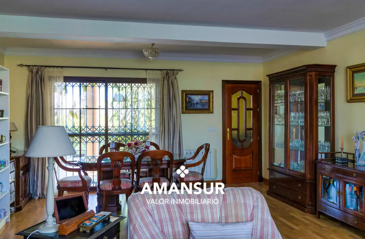 Chalet con piscina en venta en Calle Peral, imagen 5