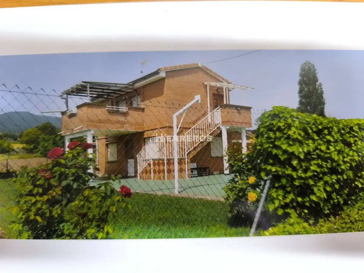 Chalet con jardín en venta en revilla, imagen 4