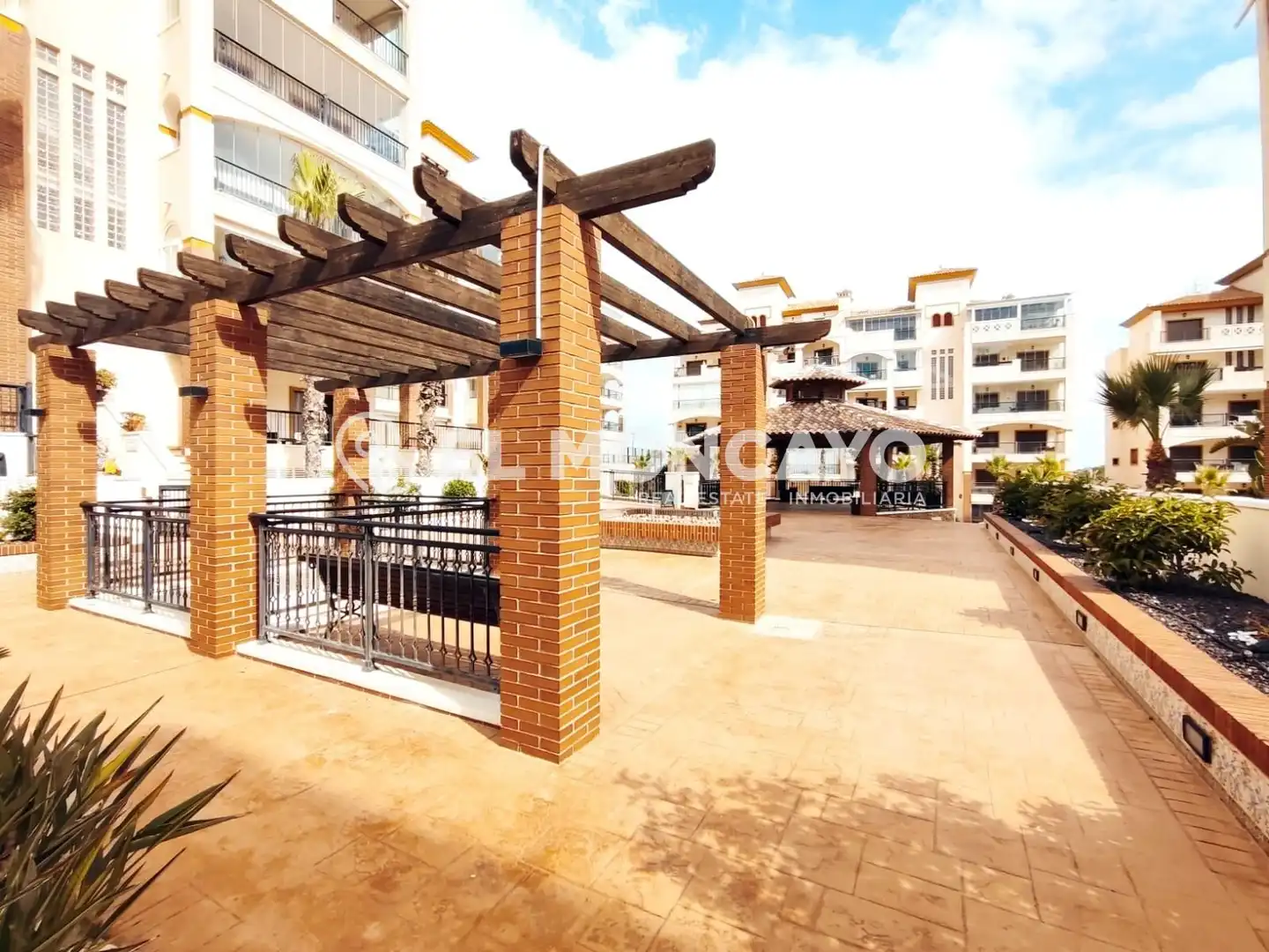 Terraza de Ático en venta en Guardamar del Segura con Aire acondicionado, Calefacción y Jardín privado