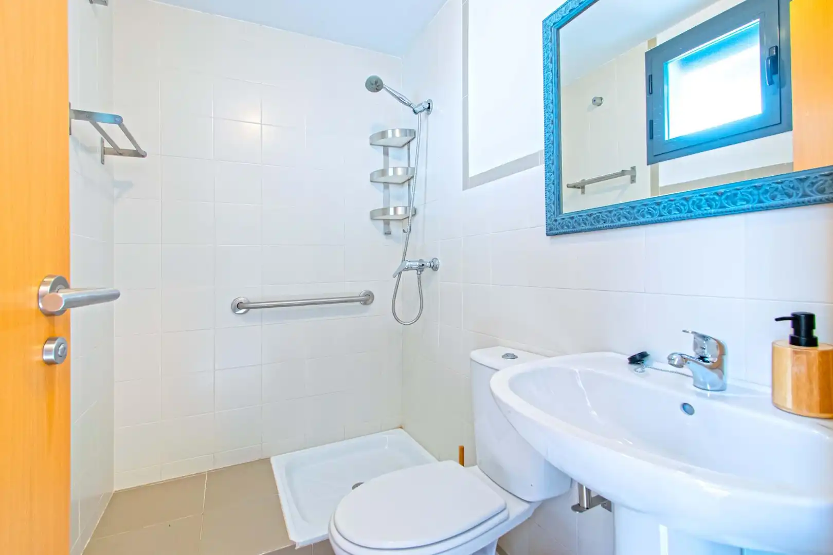 Baño de Casa adosada en venta en Villanueva del Ariscal con Calefacción