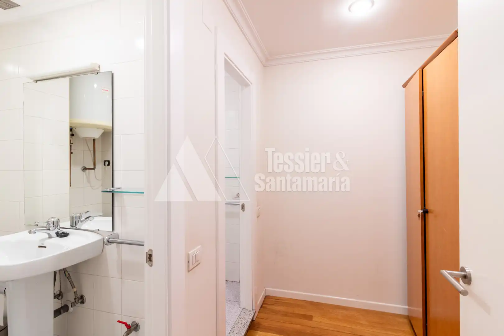 Schlafzimmer von Büro zur Miete in Gijón  mit Heizung und Möbliert