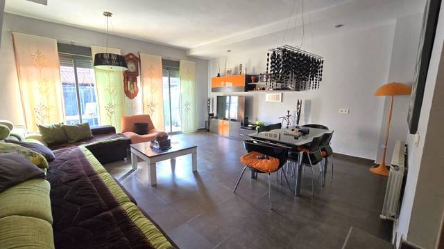 Casa-chalet en Venta en  Calle pablo picasso 25, 25 en Pioz