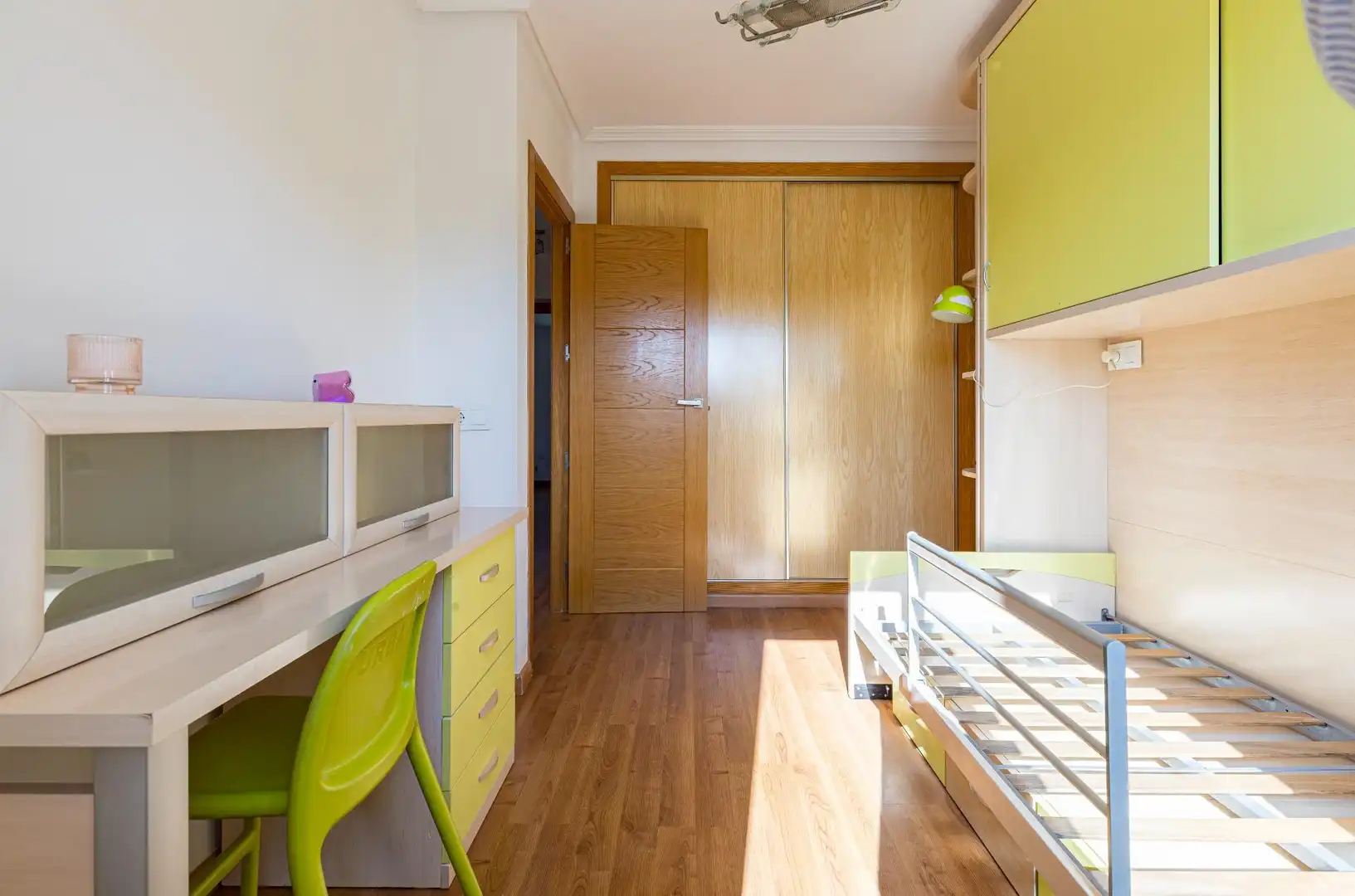 Dormitori de Casa adosada en venda en Murcia amb Aire condicionat, Jardí privat i Terrassa