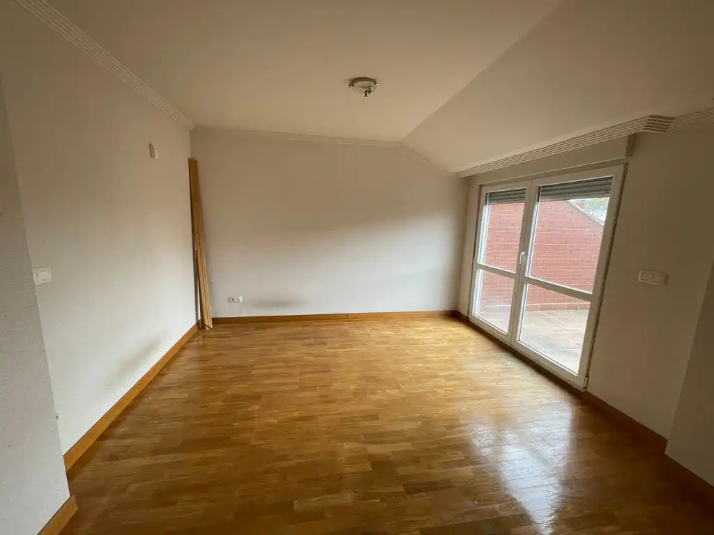Habitación de Ático en venta en Palencia con Calefacción, Terraza y Trastero