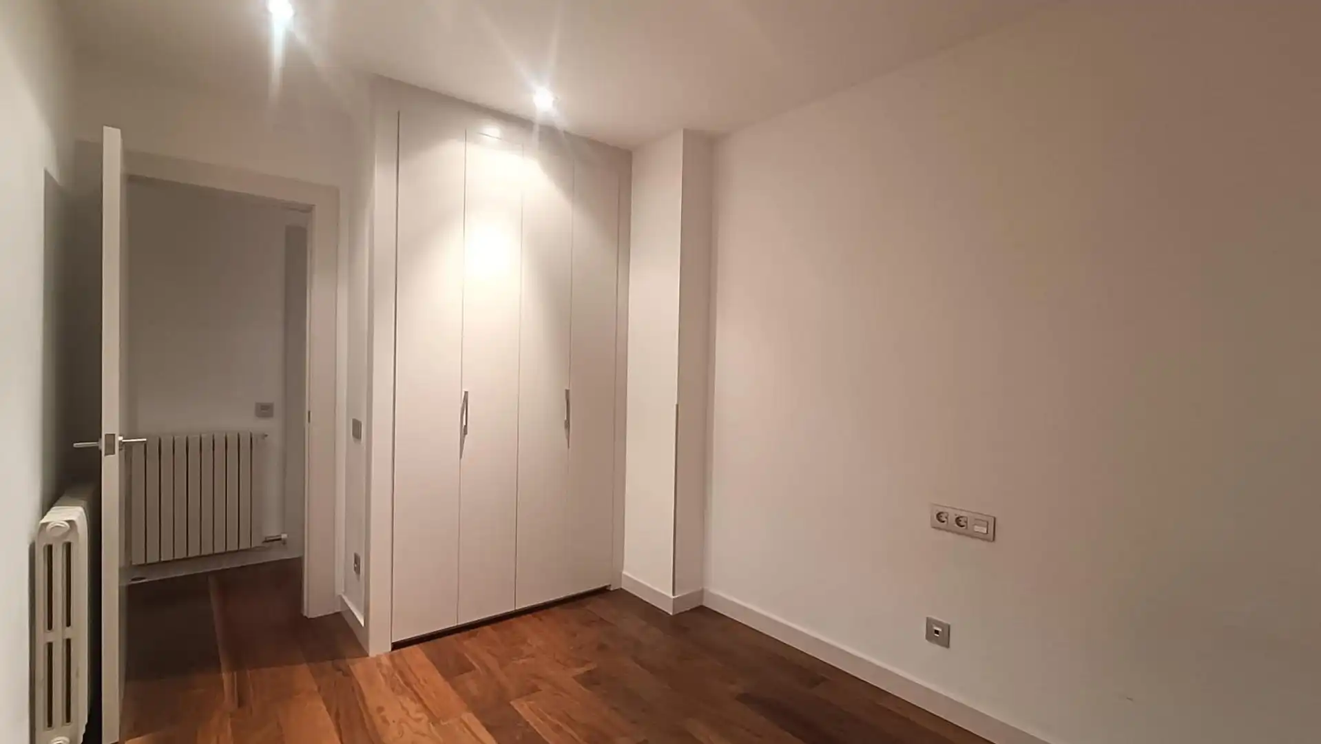 Schlafzimmer von Wohnung zum Verkauf in Vic mit Heizung, Parkett und Balkon
