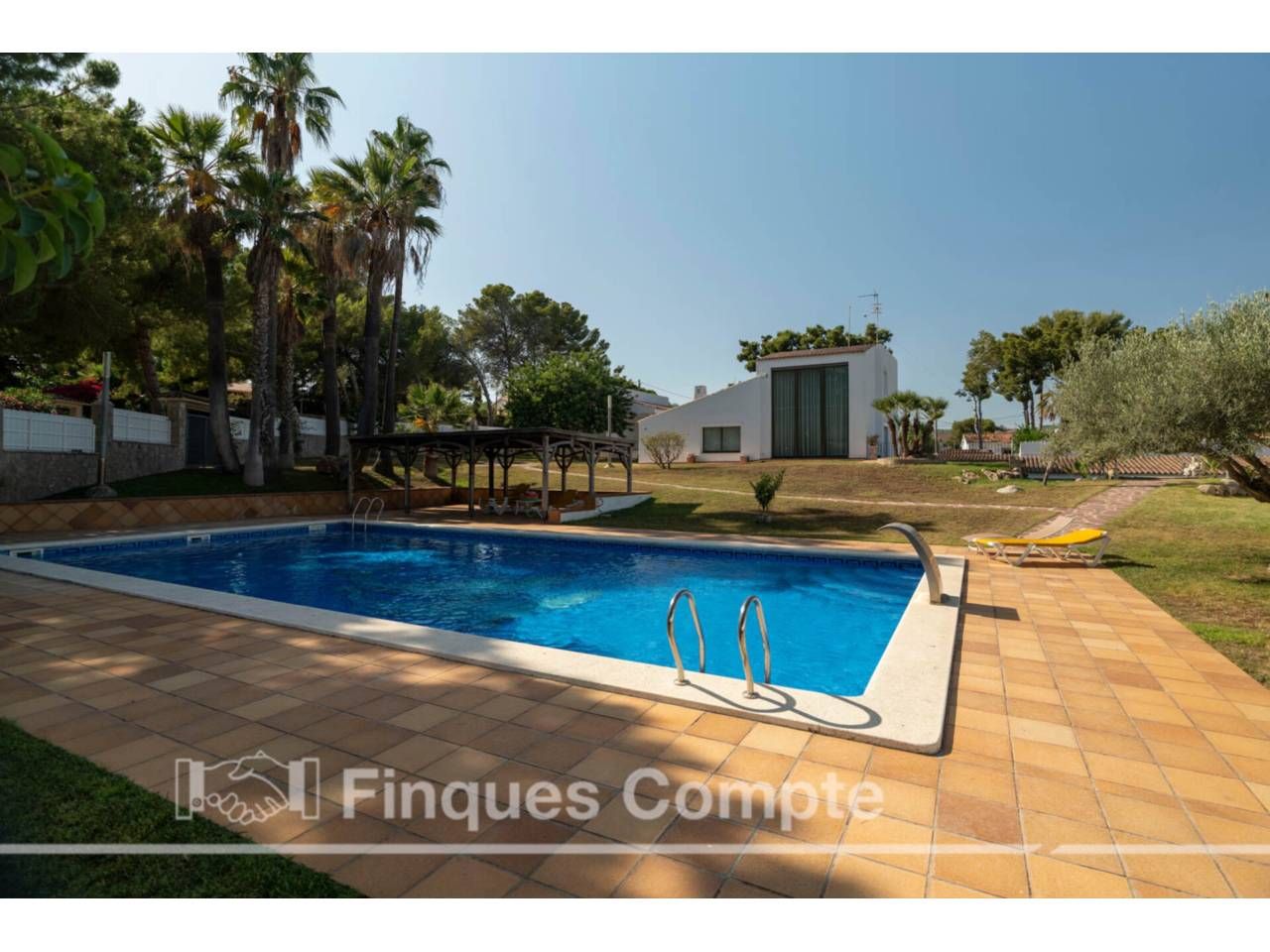 Piscina de Casa o chalet en venta en Roda de Berà con Aire acondicionado, Calefacción y Jardín privado