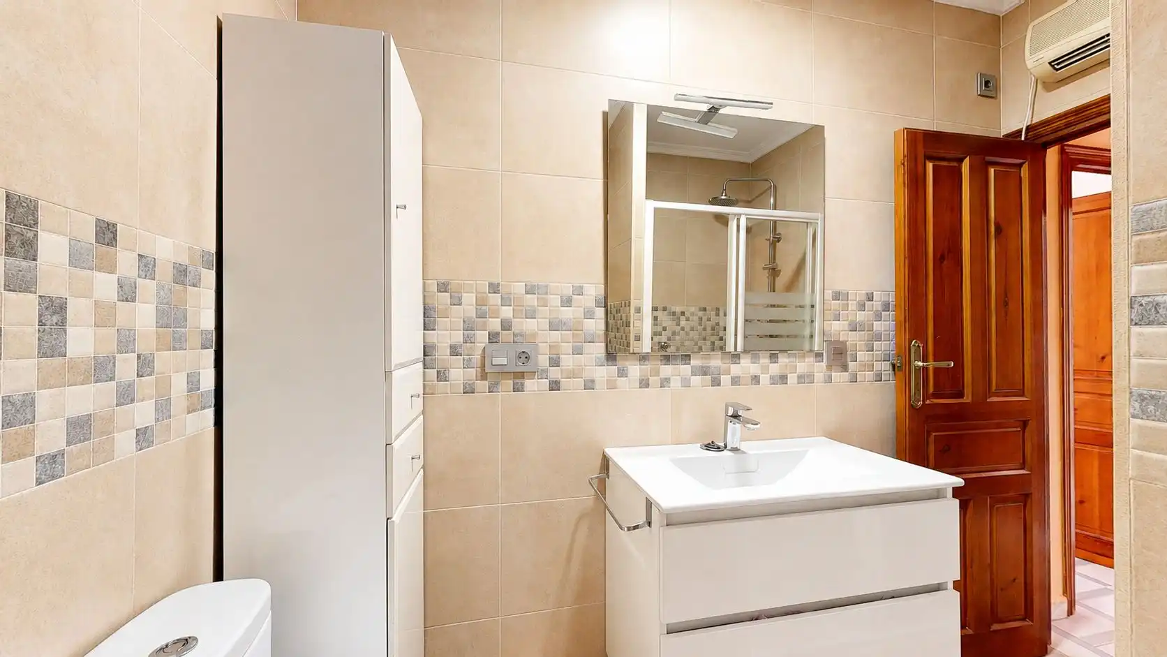 Bathroom of Apartments for sale in Tarifa