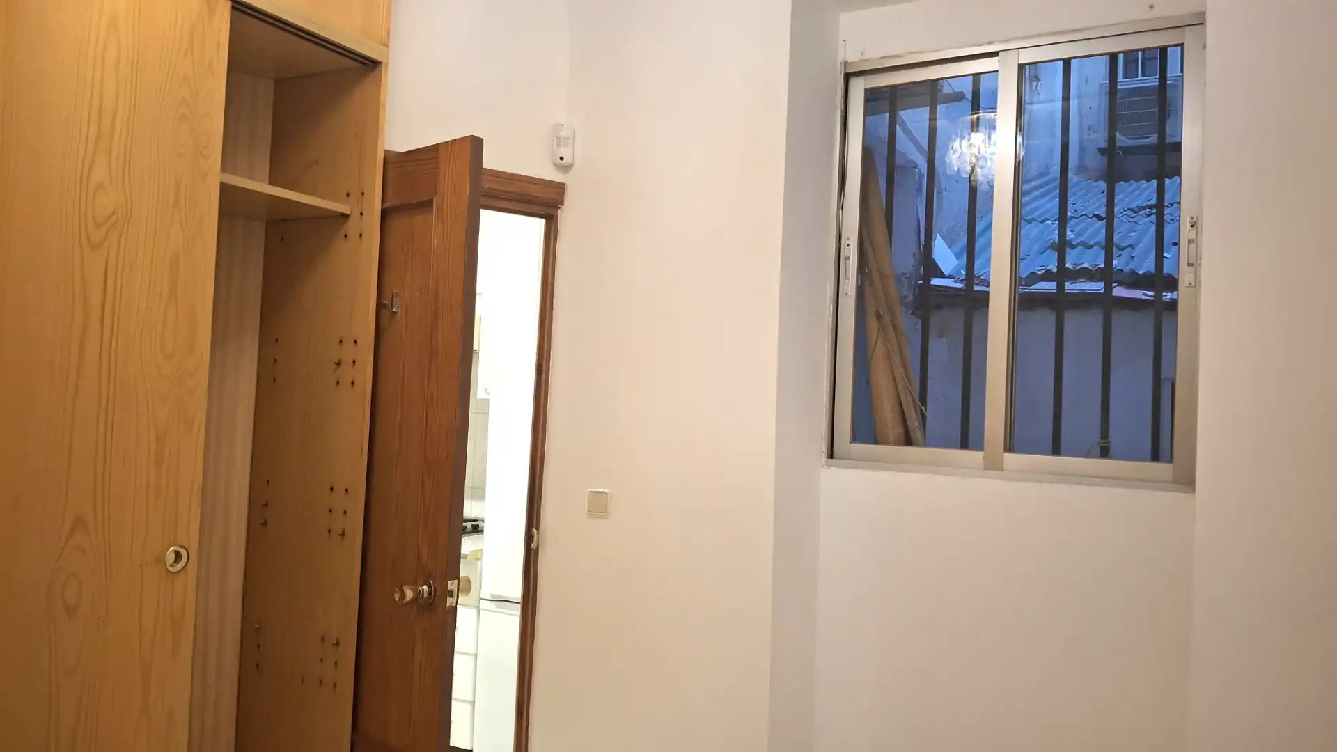 Habitación de Piso en venta en Madrid con Horno, Lavadora y Alarma