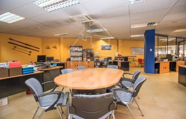 Local comercial en venda a Encamp pueblo, imagen 2
