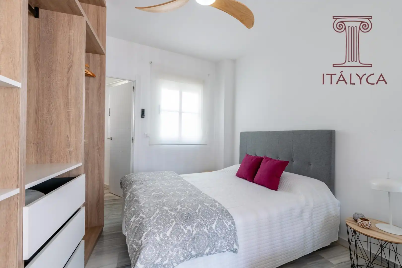 Habitación de Ático en venta en Sevilla con Aire acondicionado, Terraza y Amueblado