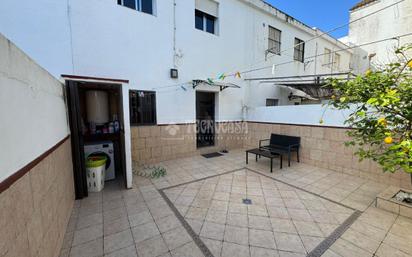 Vista exterior de Casa adosada en venda en Benalup-Casas Viejas amb Aire condicionat, Calefacció i Jardí privat