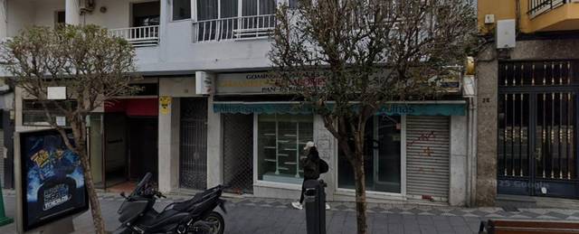 Local comercial en Venta en Avenida Madrid en Cortes - Huertas