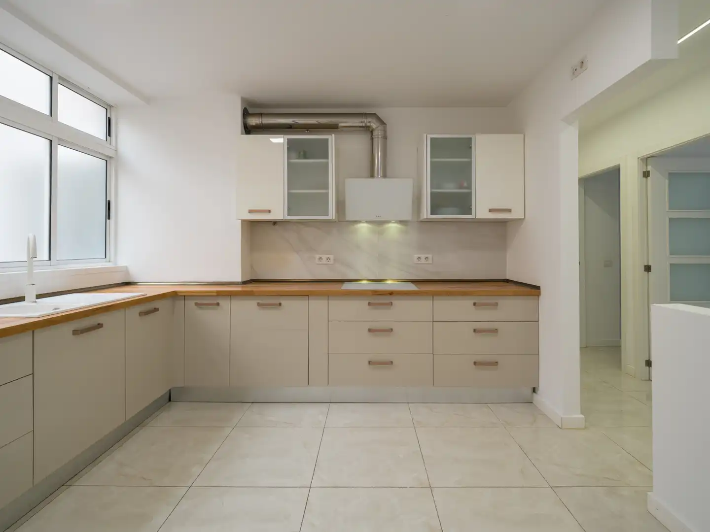 Cuina de Pis en venda en Las Palmas de Gran Canaria amb Traster i Moblat