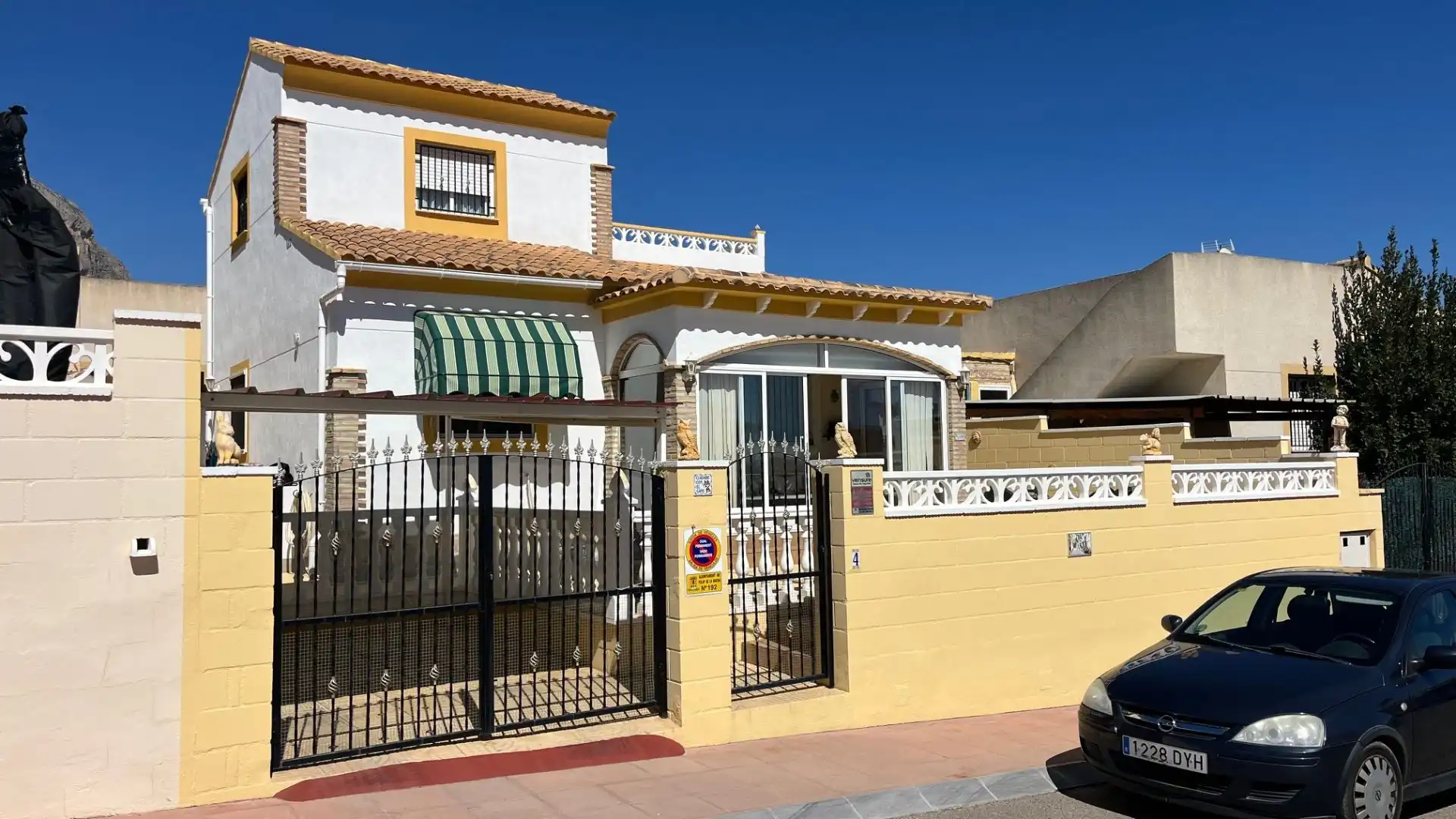 Vista exterior de Casa o xalet en venda en Polop amb Aire condicionat, Calefacció i Jardí privat